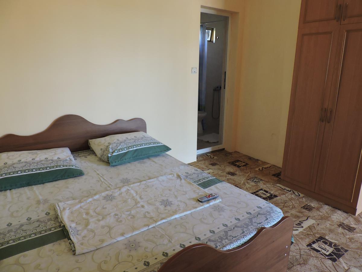 New Athos Guesthouse U Moti מראה חיצוני תמונה